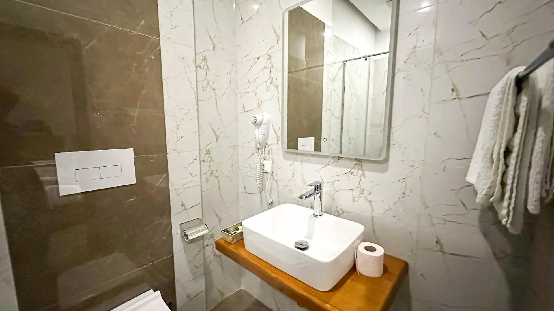 Inn Old Bazaar Central Rooms Tirana